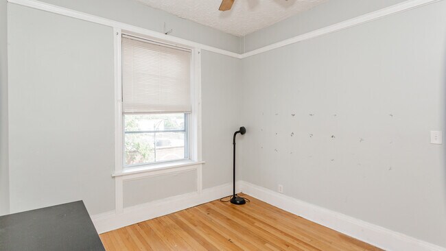 Building Photo - 2941 W Belmont Ave