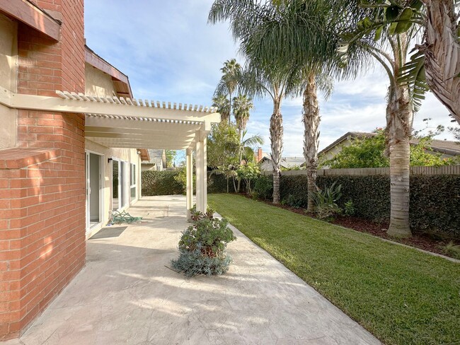 Building Photo - Rare Single Story Green Valley Home In Qui...