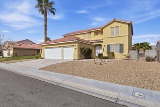 Building Photo - 920 Stable Glen Dr