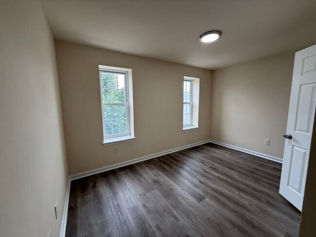 Building Photo - Modern New Luxury Temple Apartments