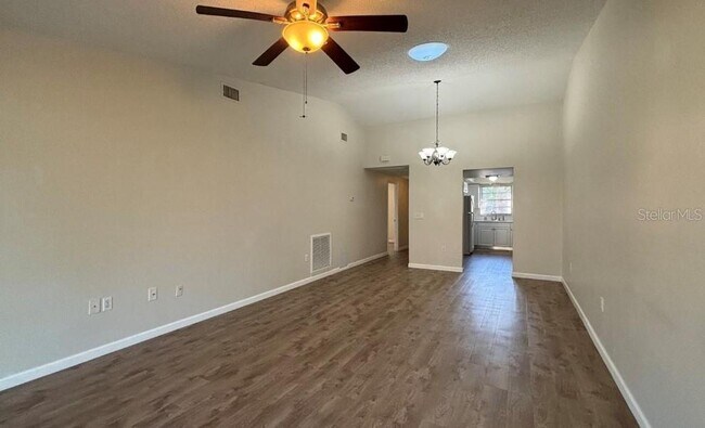 Building Photo - 3677 Longmeadow Dr