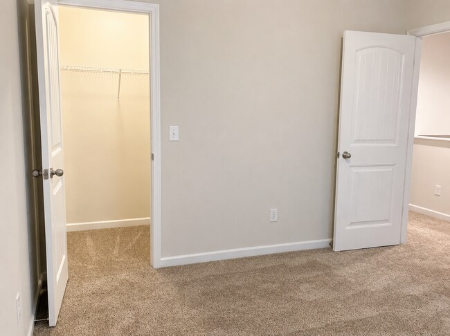 Building Photo - 4BR Home with Community Pool & Modern Finishes!