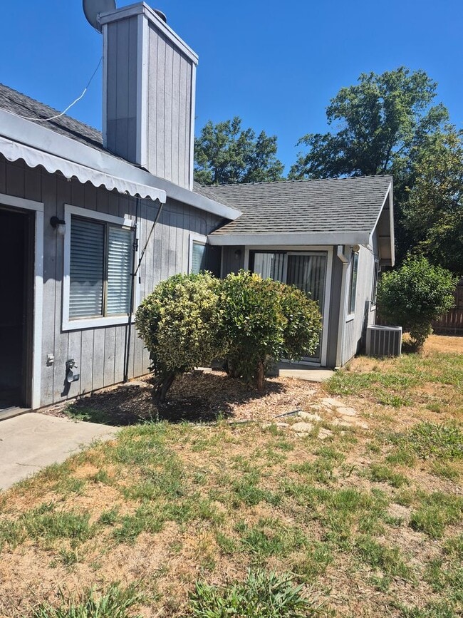 Building Photo - Updated 3 Bedroom Home