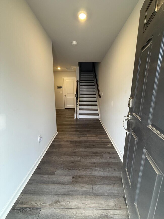 Building Photo - 409 Deercroft Dr