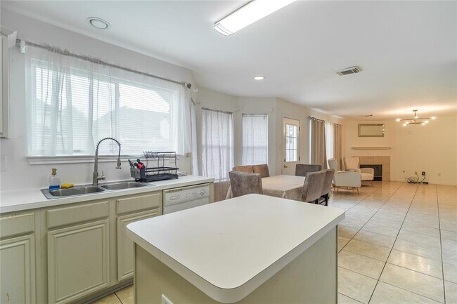 Building Photo - 22623 Holly Lake Dr