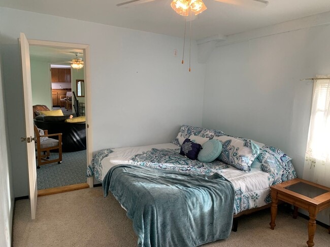 Building Photo - Great 4 bed 2 bath Mobile