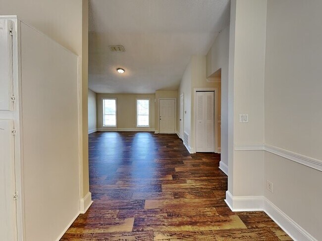 Building Photo - 3101 Park Creek Ct