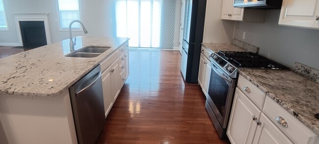 Building Photo - Heron's Landing 4 BD/ 3BTH Available May 14th