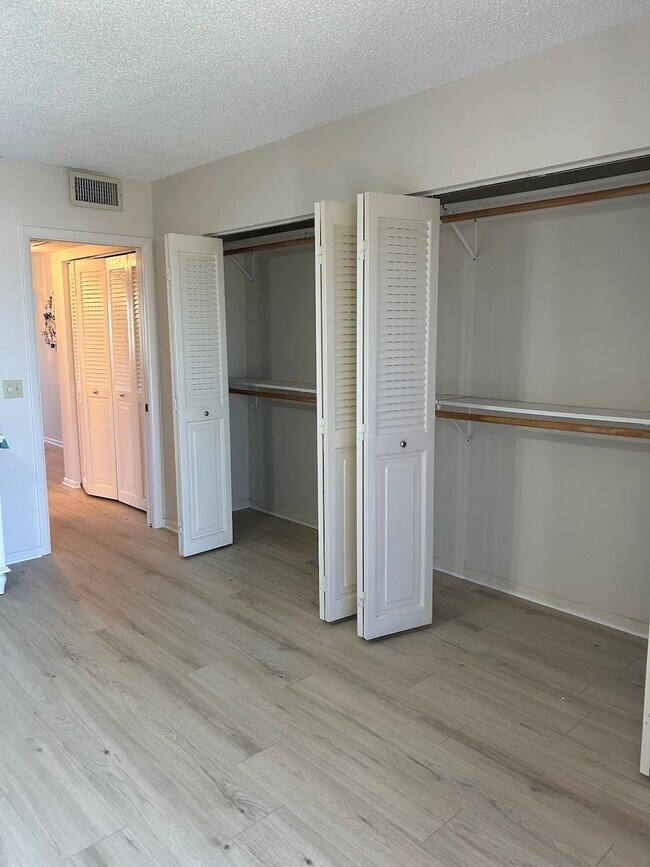 Building Photo - 4087 Cornwall E