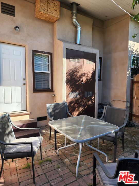 Building Photo - 5823 Venice Blvd