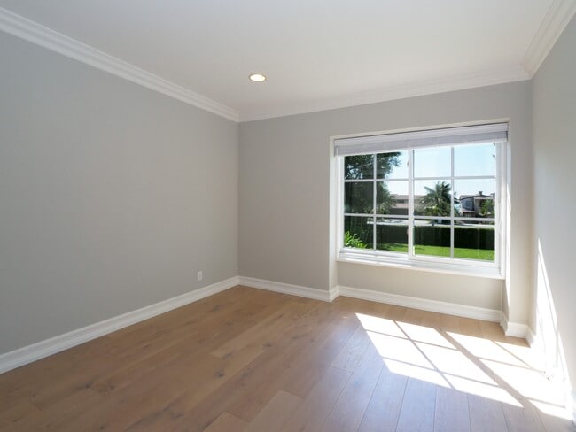 Building Photo - 1804 Paseo Del Mar
