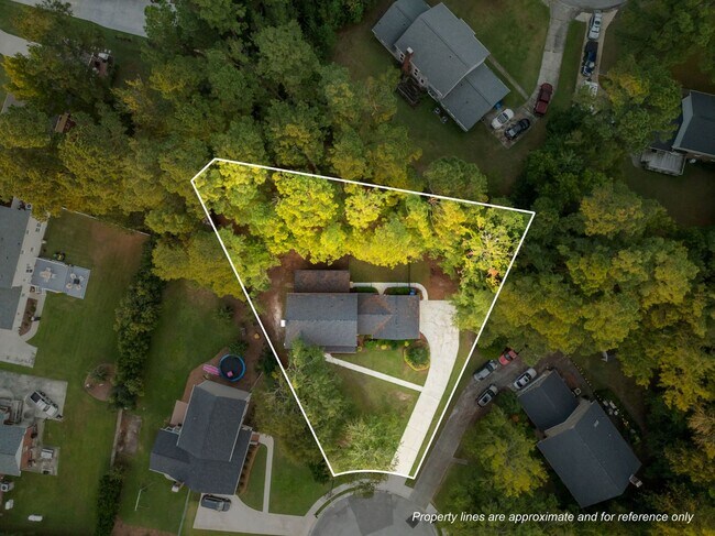 Building Photo - $300 off the first month's rent on a 12 mo...