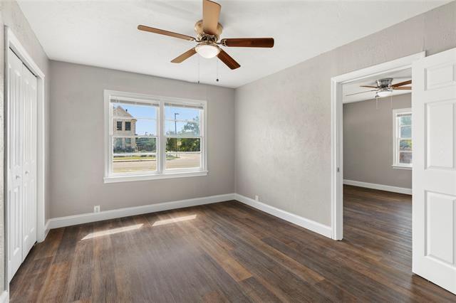 Building Photo - 421 W 6th St