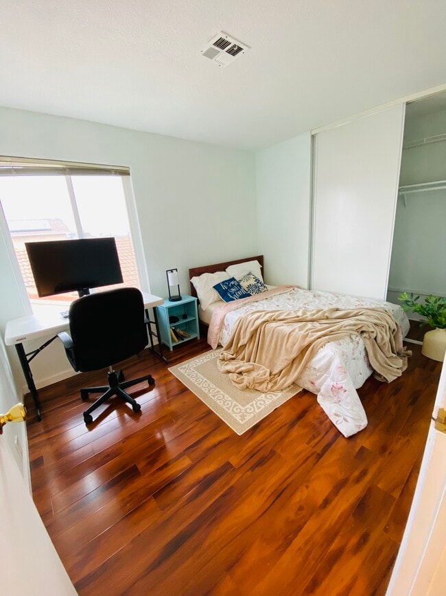 Building Photo - 2506 Cabrillo Dr