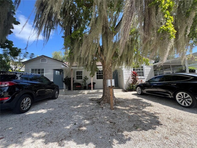 Building Photo - 315 NE 110th St