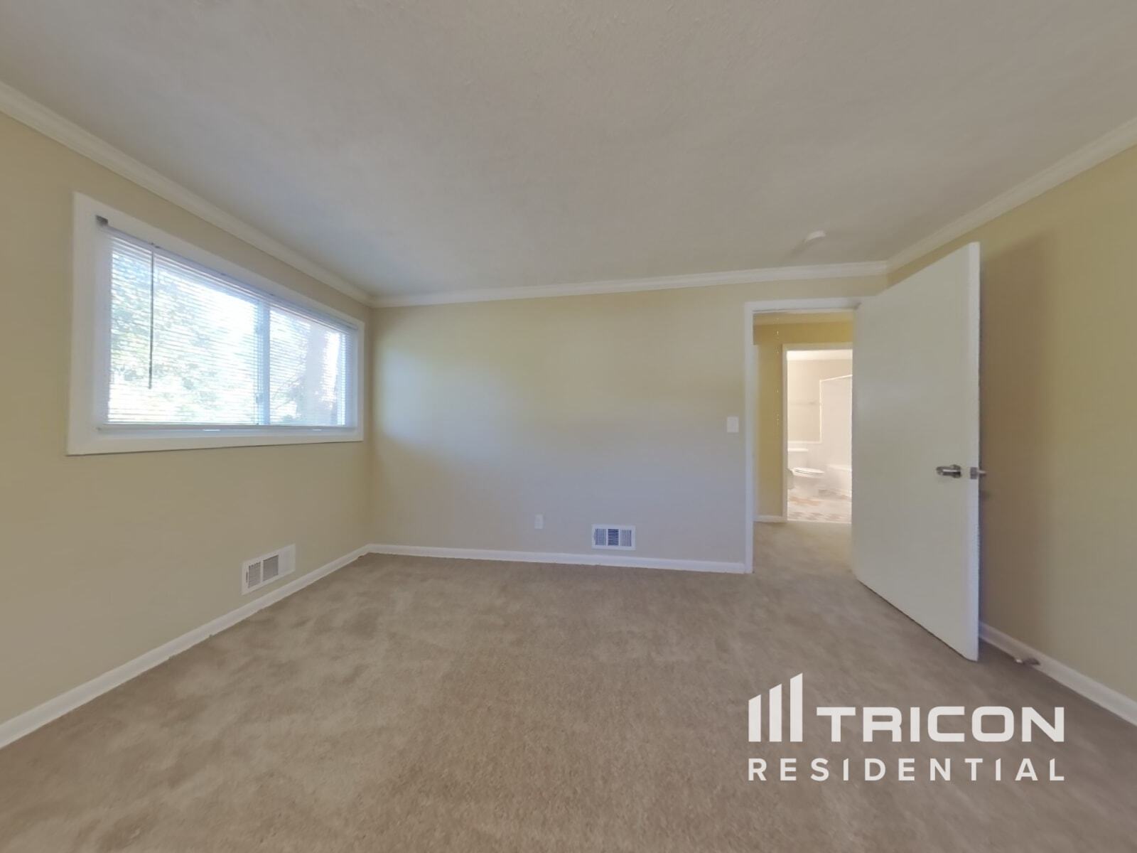 Building Photo - 5102 Lakewood Dr