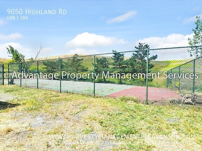 Building Photo - Unique 4 Bed / 3 Bath 3,484 Sq Ft Home off...