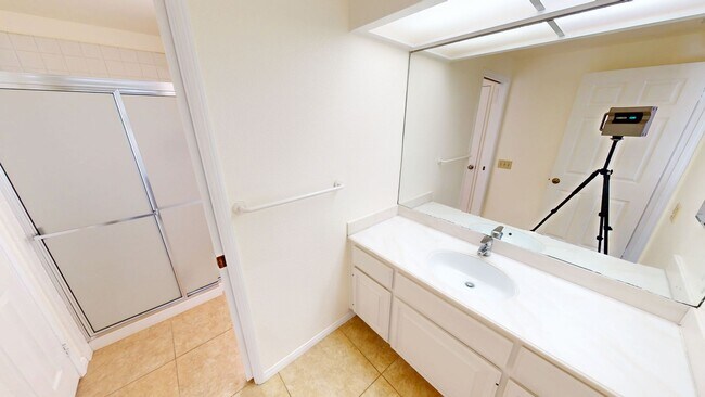 Building Photo - Spacious 3 bedroom | Cays with partial oce...
