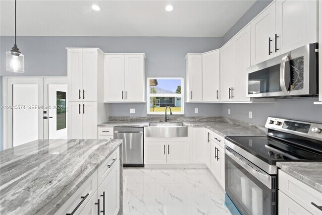 Building Photo - 5203 Birch Dr