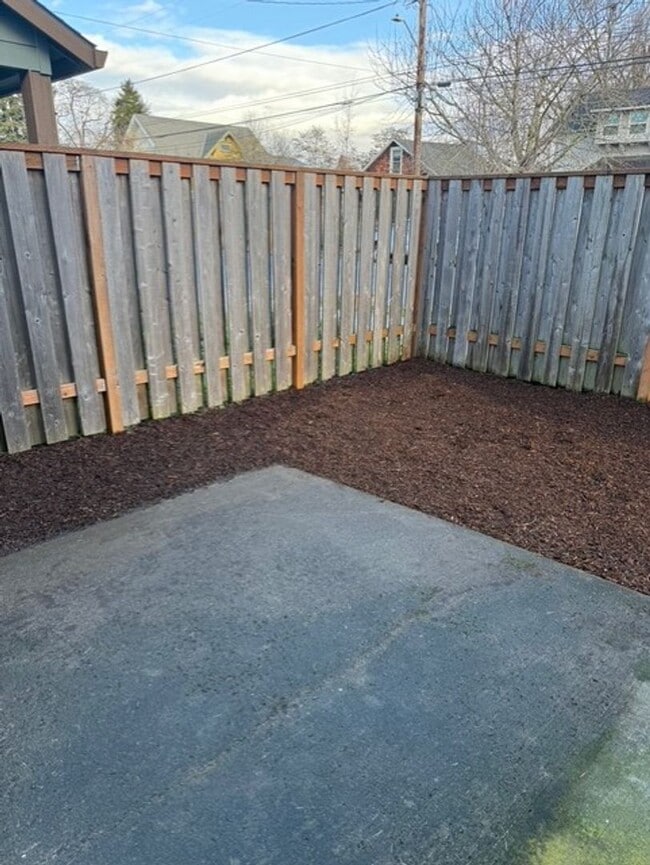 Building Photo - 1091000