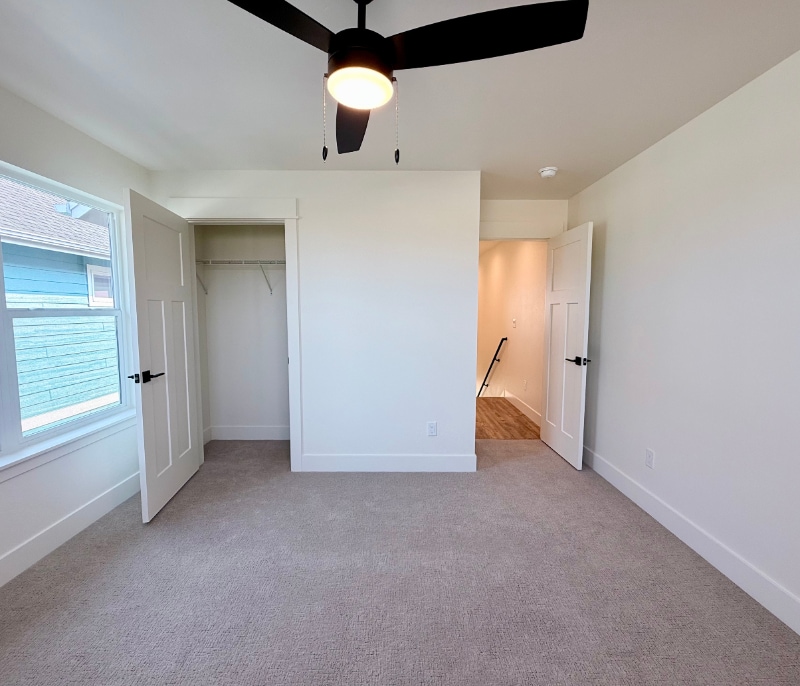 Building Photo - 604 Holstein Way