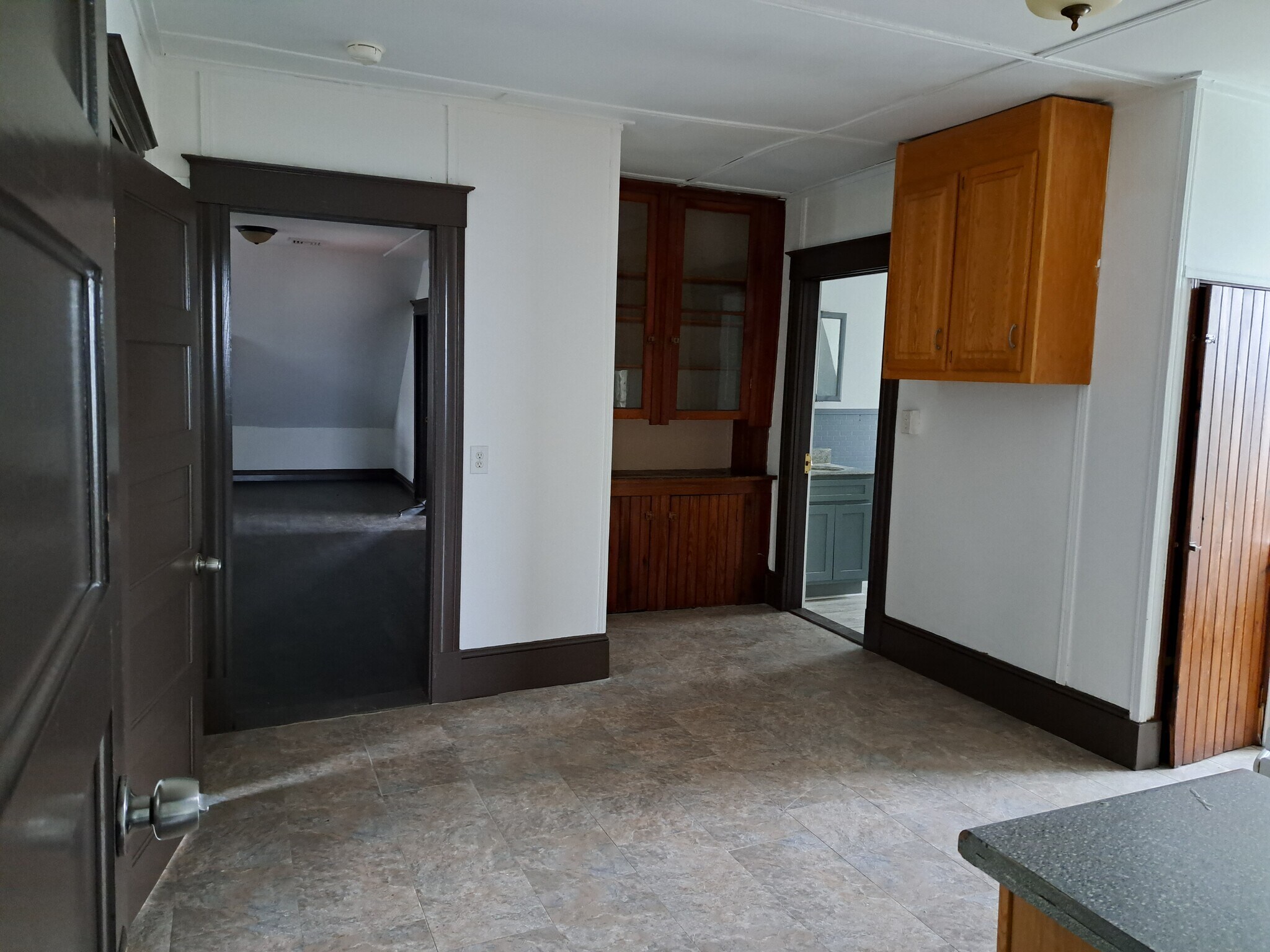 Building Photo - 261 Maple St