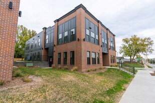 Building Photo - Forest Ave Townhomes