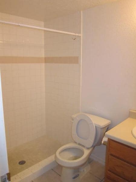 Building Photo - 402 Cam Andres