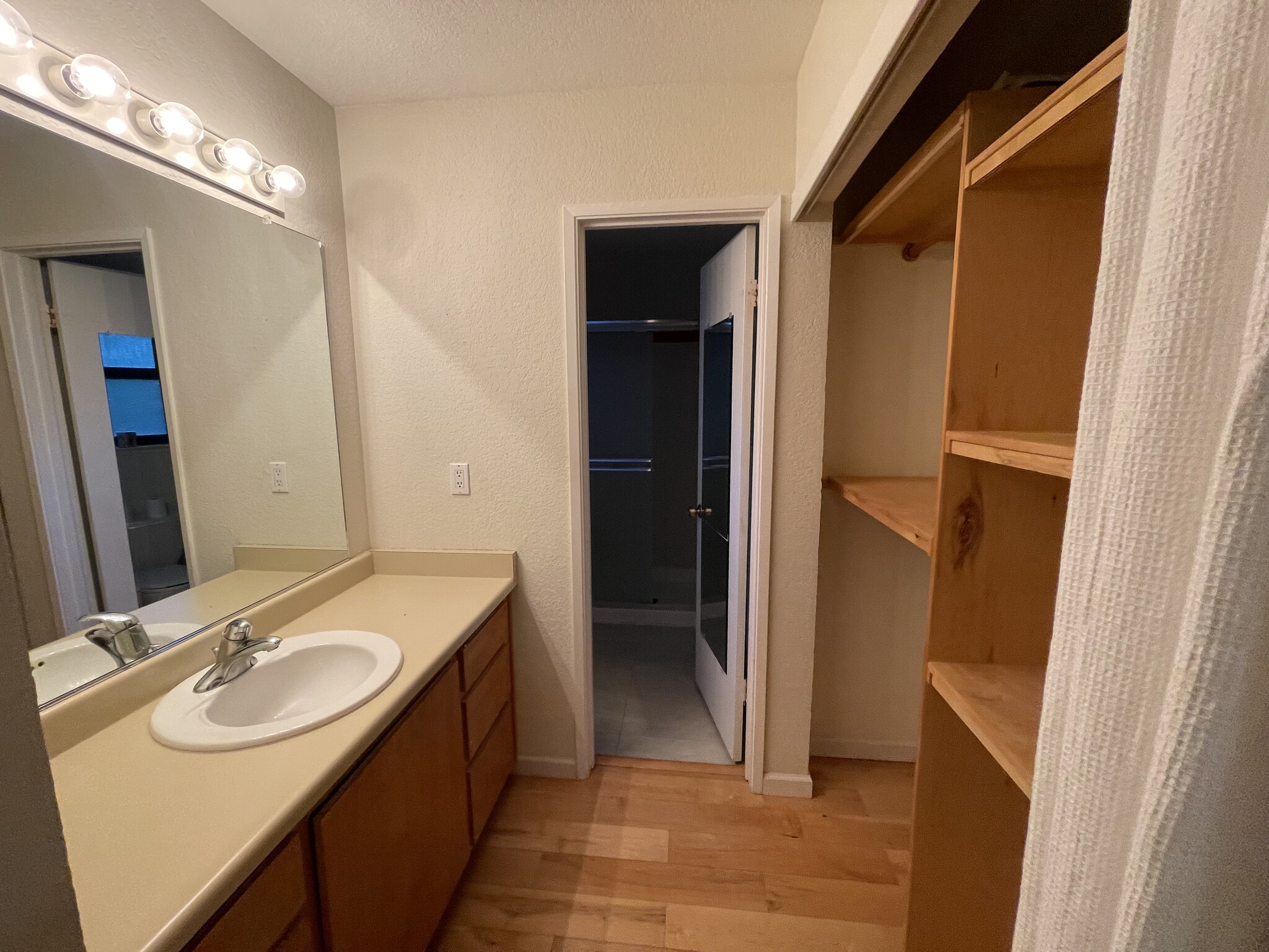 Building Photo - 2314 Amapola Dr