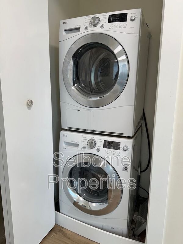 Building Photo - 1401 Jackson St