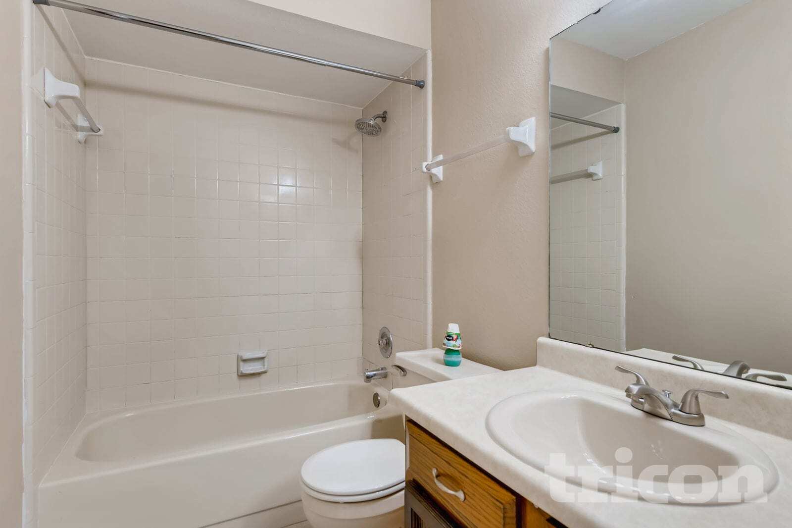 Building Photo - 1423 La Paloma Cir