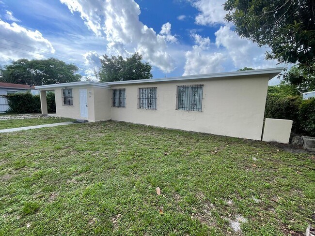 Building Photo - 1685 NW 131st St