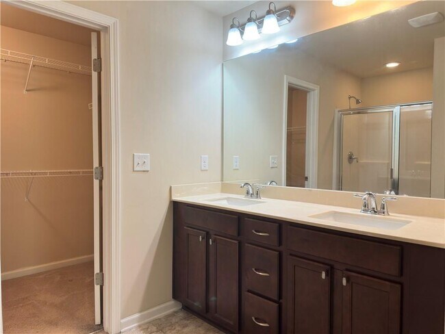 Building Photo - 244 Highland Pointe Cir E
