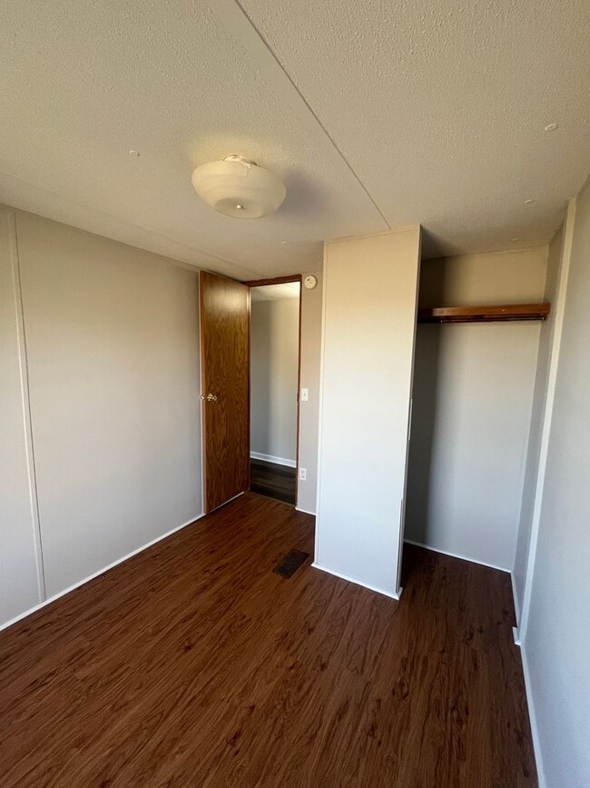 Building Photo - 1241 W Georgia Rd