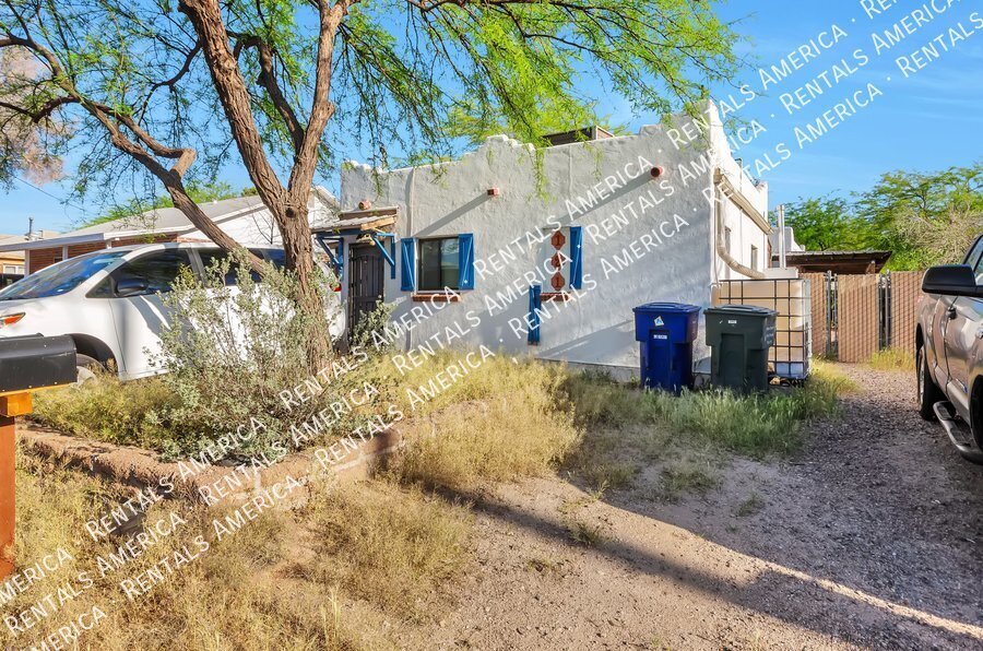 Building Photo - 121 W Birdman Dr