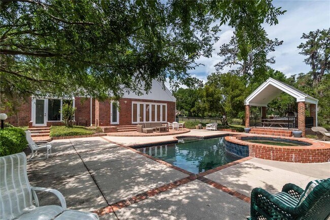 Building Photo - 5951 SW 21st Avenue Rd