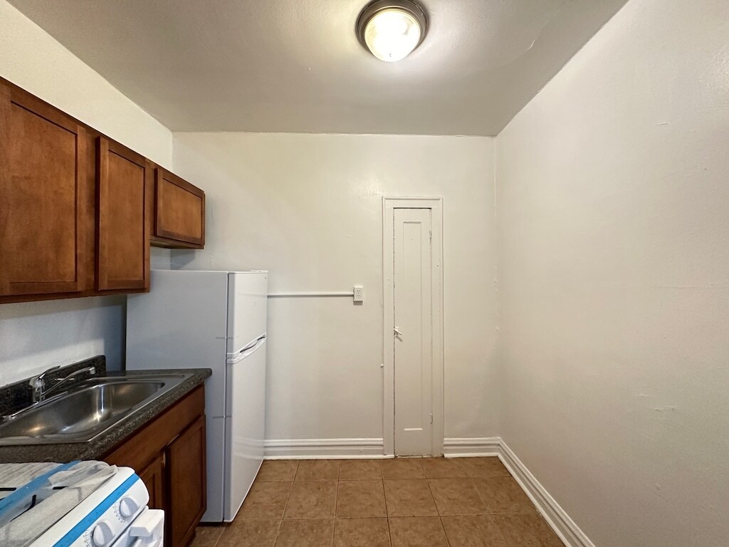 Building Photo - 4828 N Damen Ave