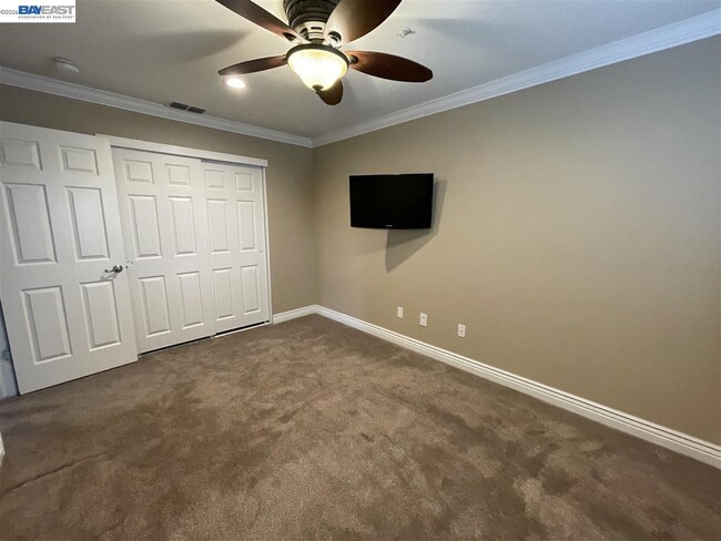 Building Photo - 1393 Arrowhead Ave