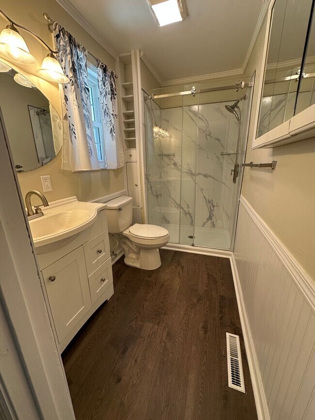 Building Photo - Beautiful 4 Bed / 2.5 Bath w/ 2-car garage & fenced yard –  Move-In Ready!