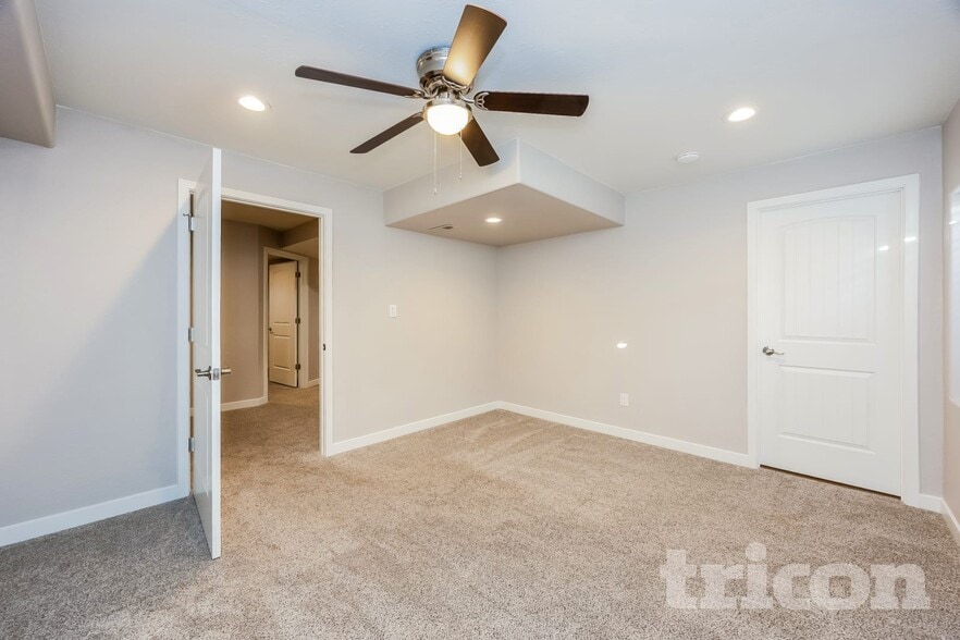 Building Photo - 6733 Galpin Dr