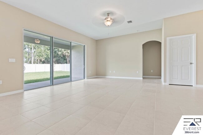 Building Photo - FULLY FENCED, LIKE NEW 3/2/2 IN DESIRABLE PINE GROVE