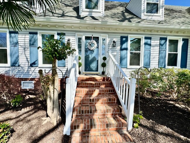 Building Photo - Great Neck Pool Home! First-Time Rental Available NOW! Pet Friendly - Corner Lot - Top Schools!