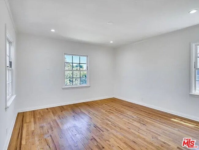 Building Photo - 1703 Kelton Ave