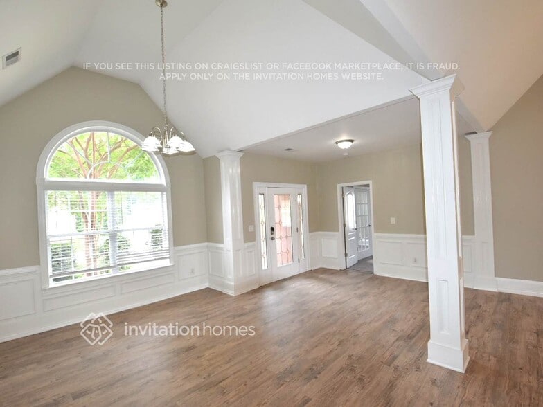 Building Photo - 302 Grandiflora Dr