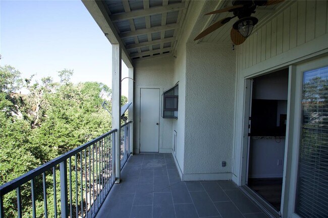 Building Photo - 3840 Far W Blvd