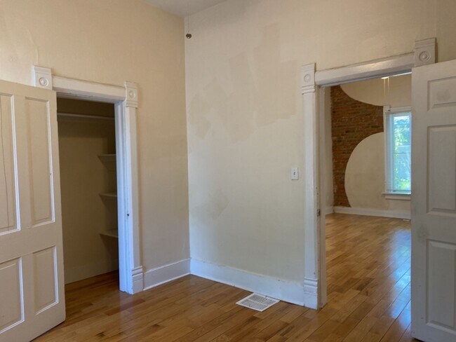 Building Photo - Classic Old Town Fort Collins 2 Bed 2 Bath Home Close to CSU