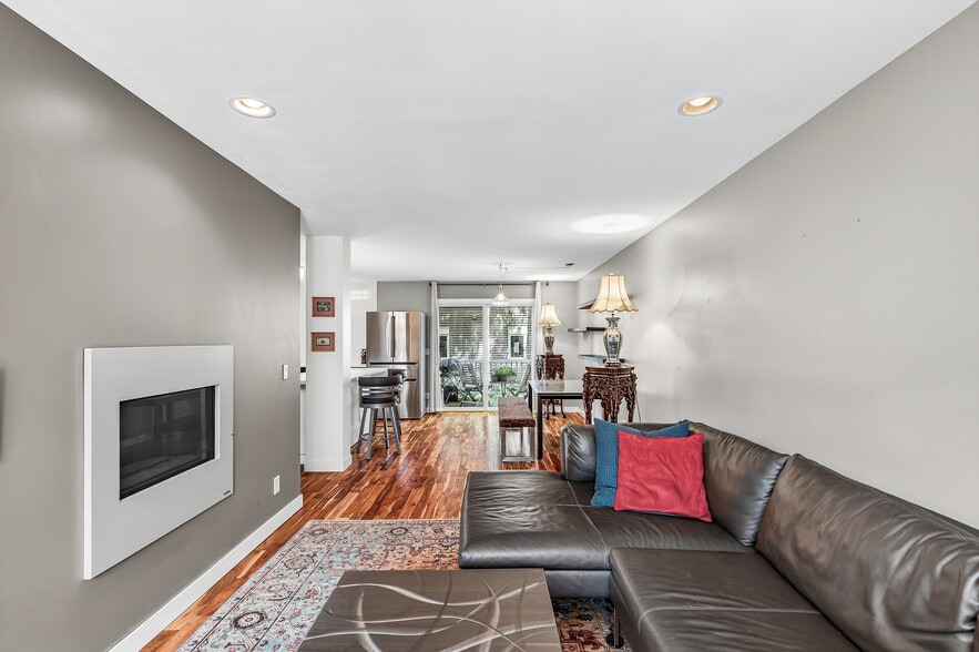 Beautiful Wood Floors - 220 2nd St NE