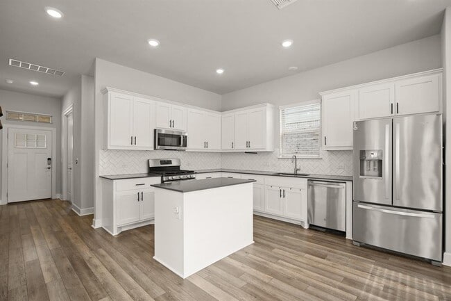 Building Photo - 12809 Stanford Dr