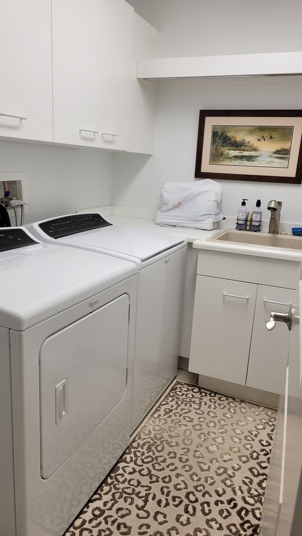 Building Photo - Short term ONLY luxury 2/2 condo in the heart of downtown Sarasota