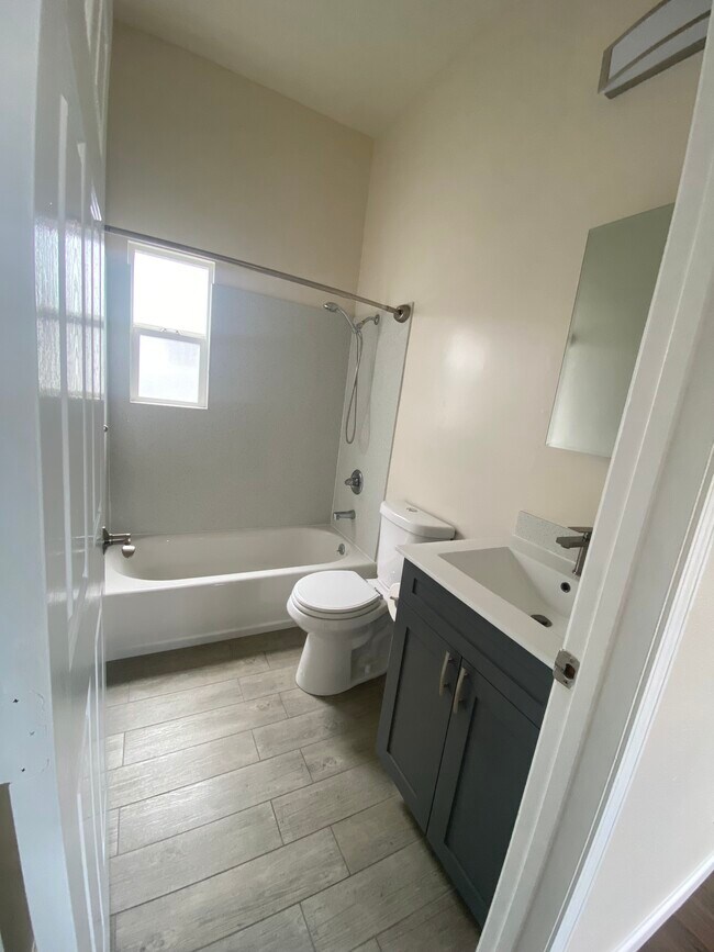 Building Photo - 676 19th St